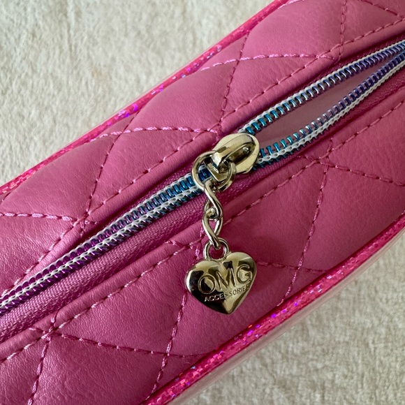 NWT OMG brand Kids Vacay Clear Accessories Pouch (raspberry color) - Picture 6 of 7